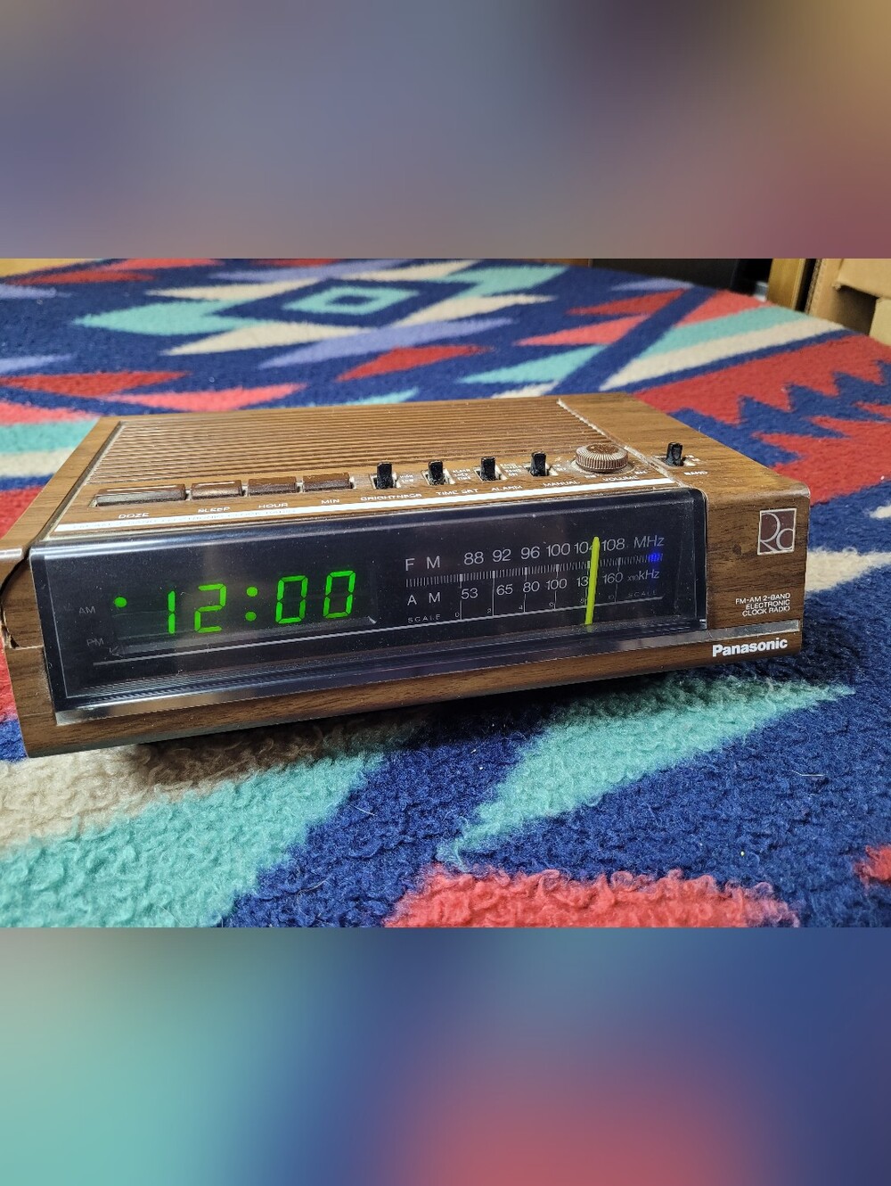 Panasonic RC-6050 AM/FM Radio Alarm Clock Woodgrain Tested Works *Cracked*